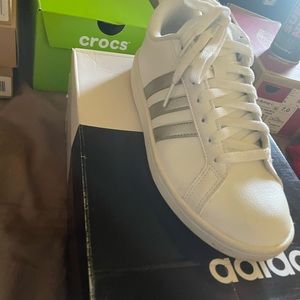 Puma size 5, nike leggings large kids size, champion shirt large in kids,